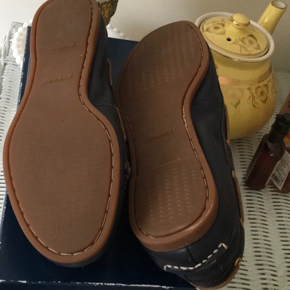 Sperry Sabrina Navy Leather Moccasin Flats with Tan Tassels - Picture 4 of 8